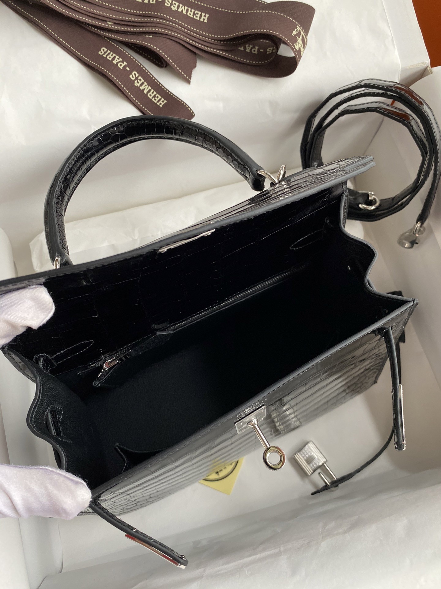 h**mes kelly sellier 25 Di*m*nd bag in black crocodile niloticus shiny skin