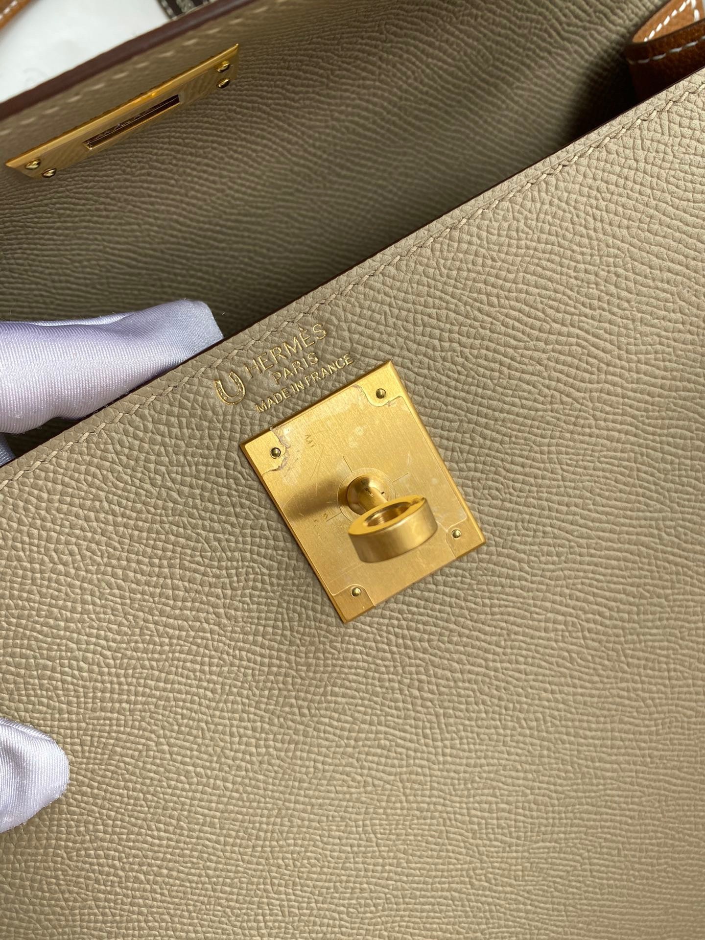 H**mes kelly sellier 28 bicolor bag in trench and gold epsom calfskin