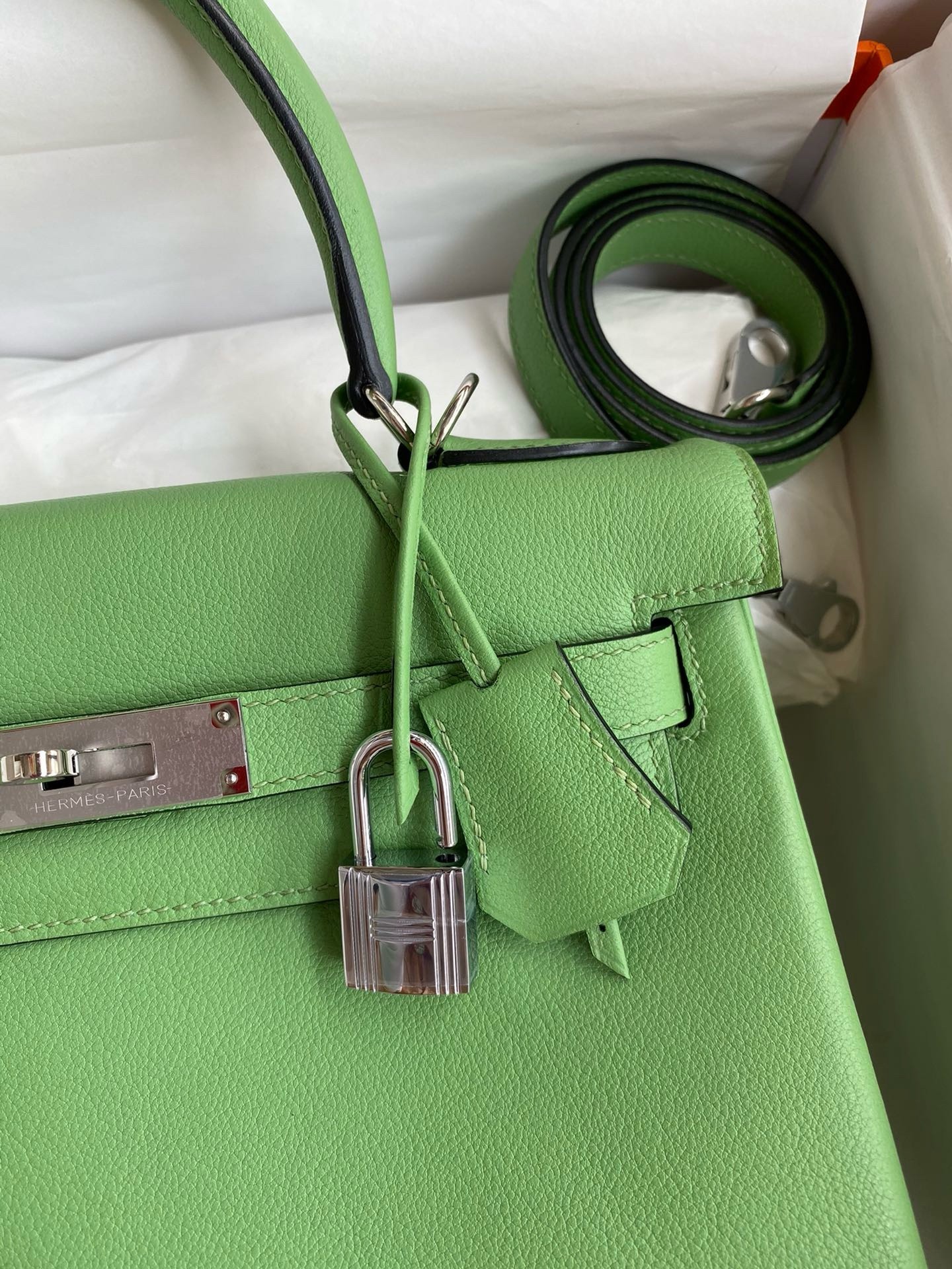H**mes kelly retourne 28 handmade bag in vert criquet evercolor calfskin