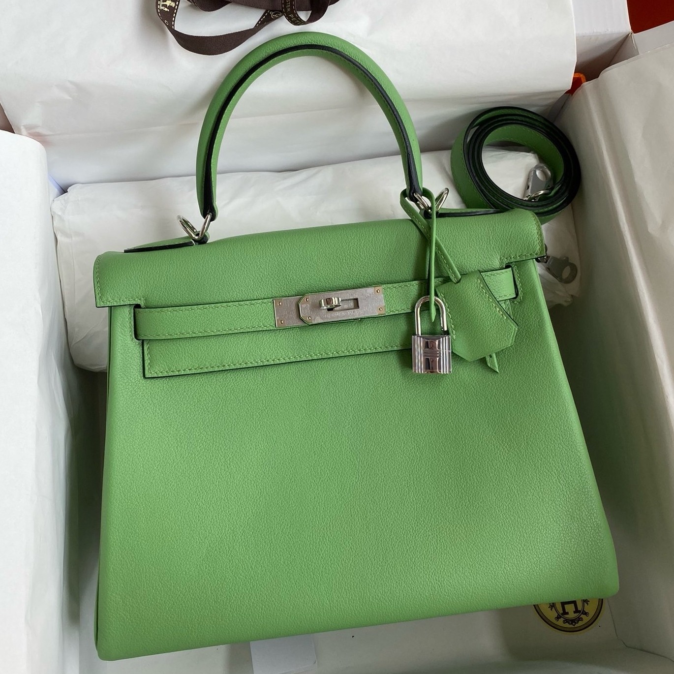 H**mes kelly retourne 28 handmade bag in vert criquet evercolor calfskin