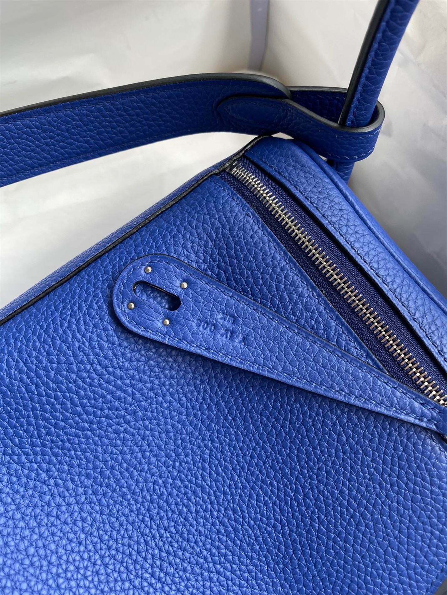 H**mes lindy 26 handmade bag in blue electric clemence leather