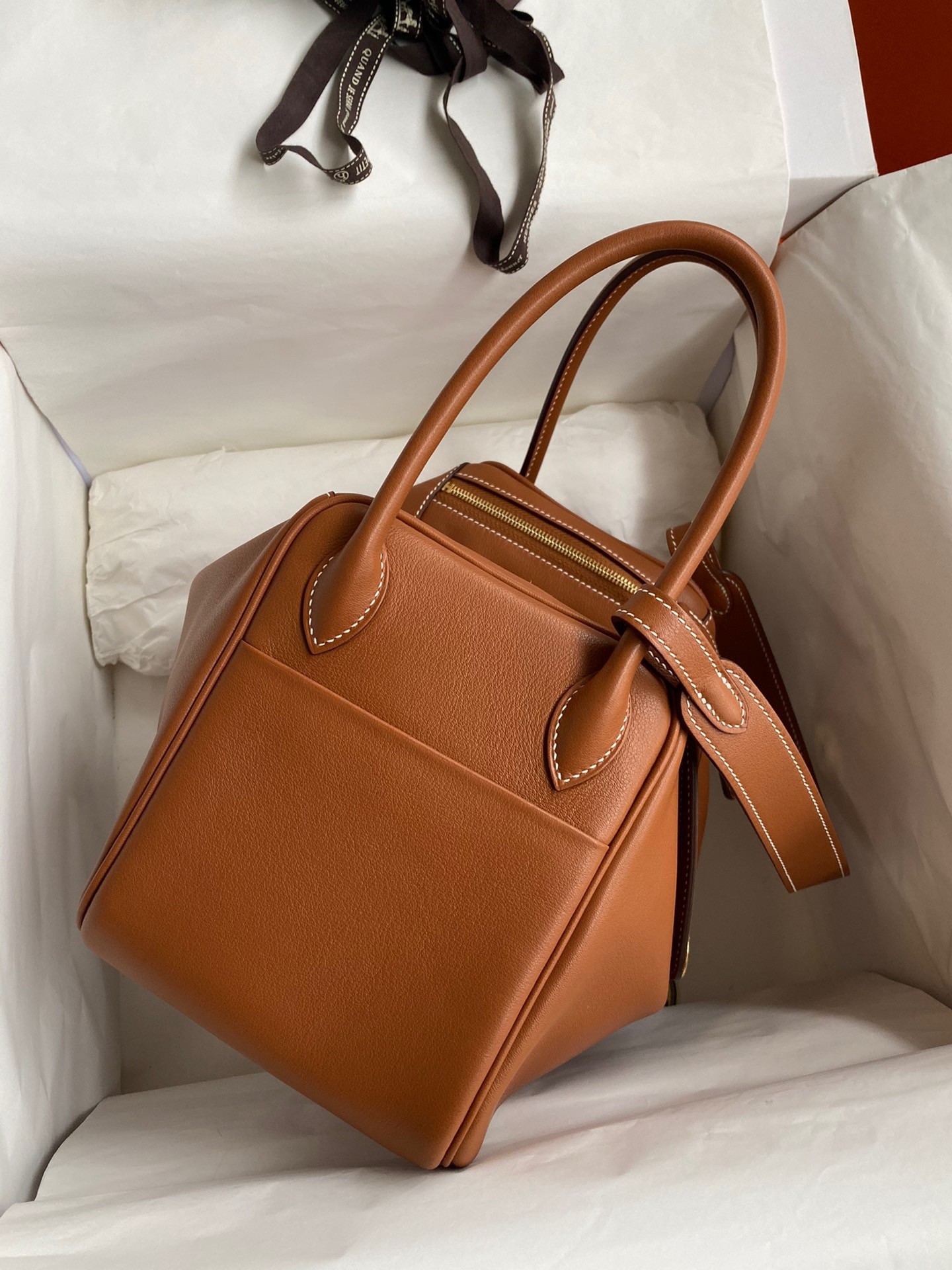 H**mes lindy 26 handmade bag in gold swift calfskin