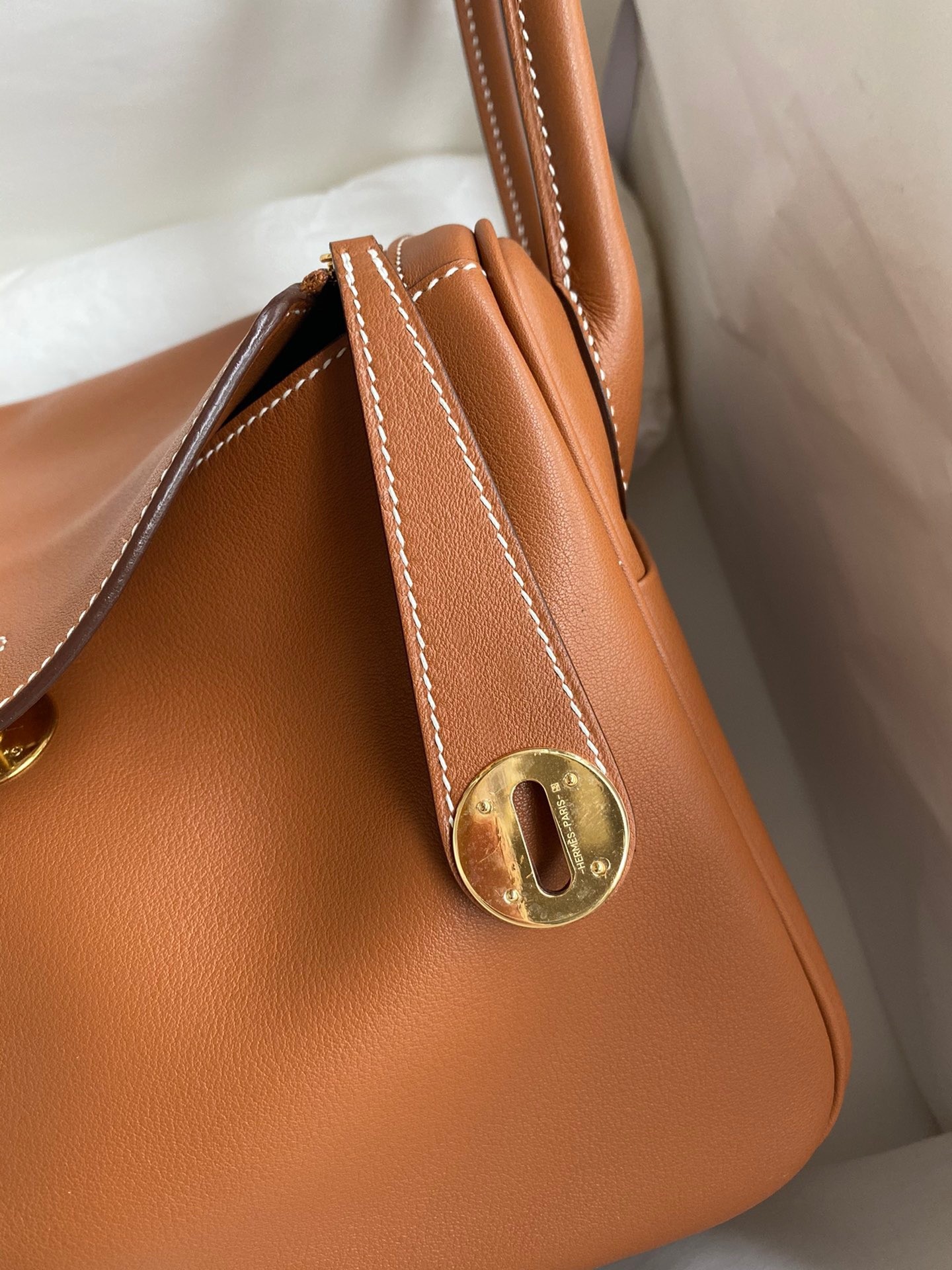 H**mes lindy 26 handmade bag in gold swift calfskin