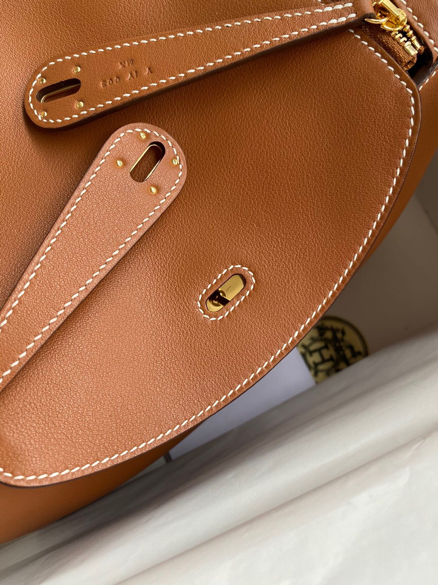 H**mes lindy 26 handmade bag in gold swift calfskin