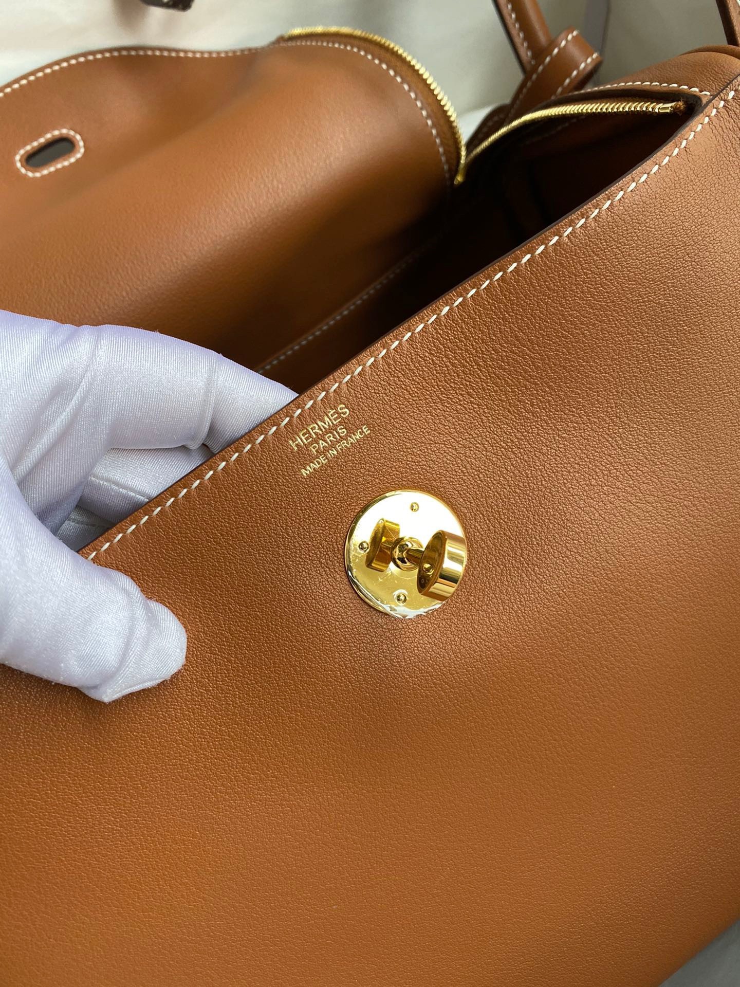 H**mes lindy 26 handmade bag in gold swift calfskin
