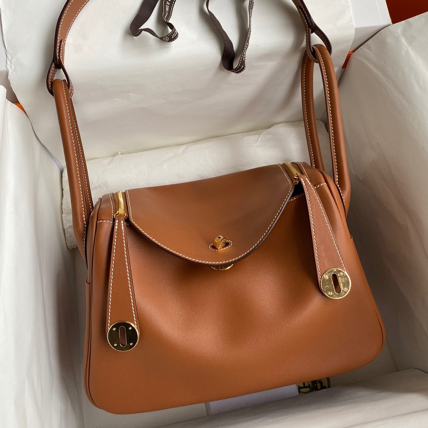 H**mes lindy 26 handmade bag in gold swift calfskin