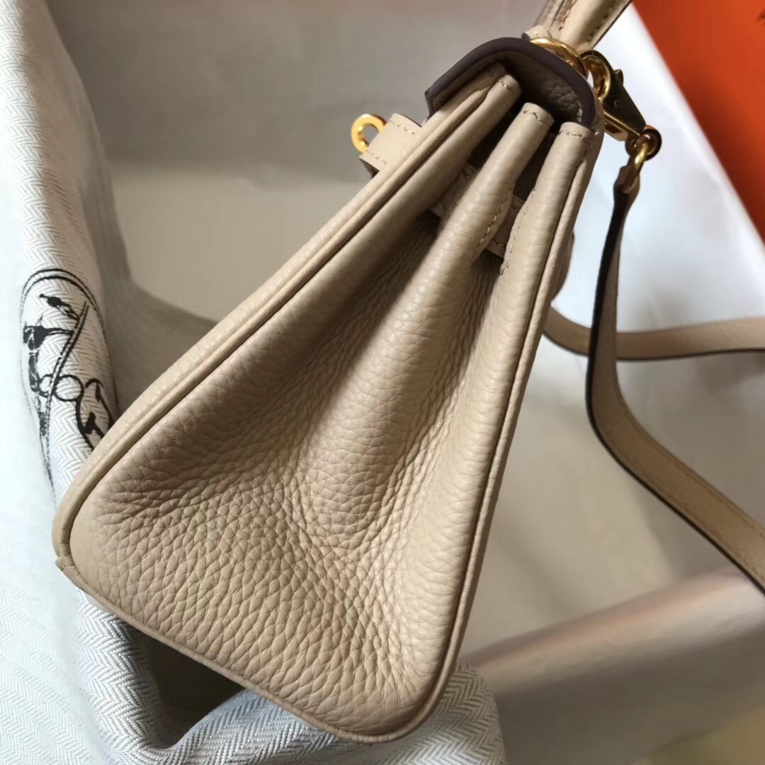H**mes mini kelly 20cm bag in beige clemence leather