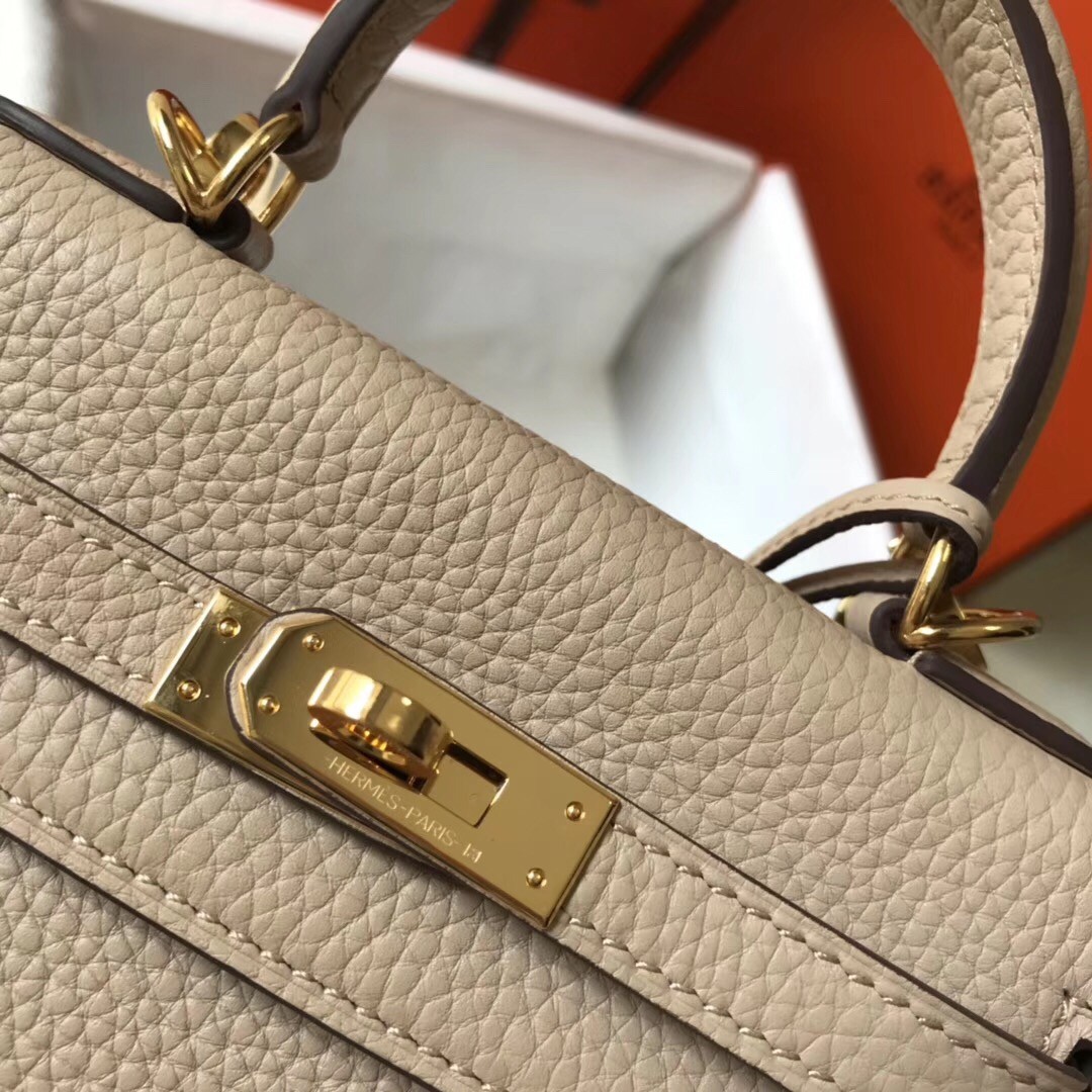 H**mes mini kelly 20cm bag in beige clemence leather