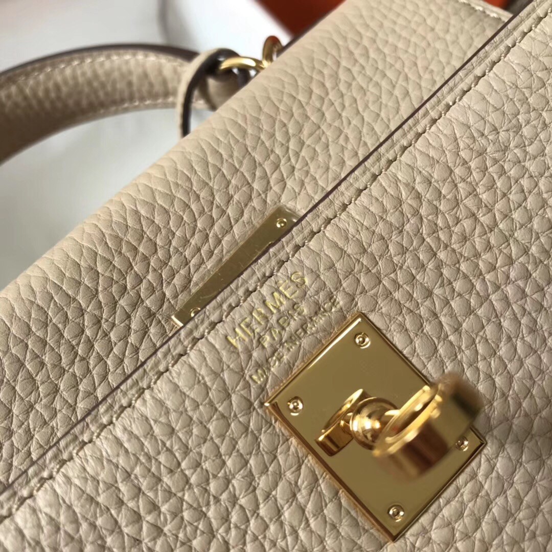 H**mes mini kelly 20cm bag in beige clemence leather