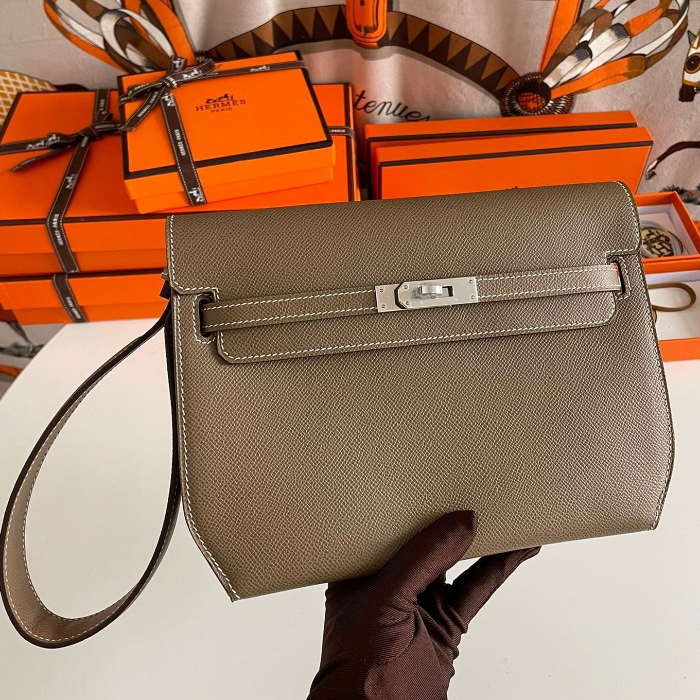 H**mes kelly depeches 25 pouch in taupe epsom calfskin