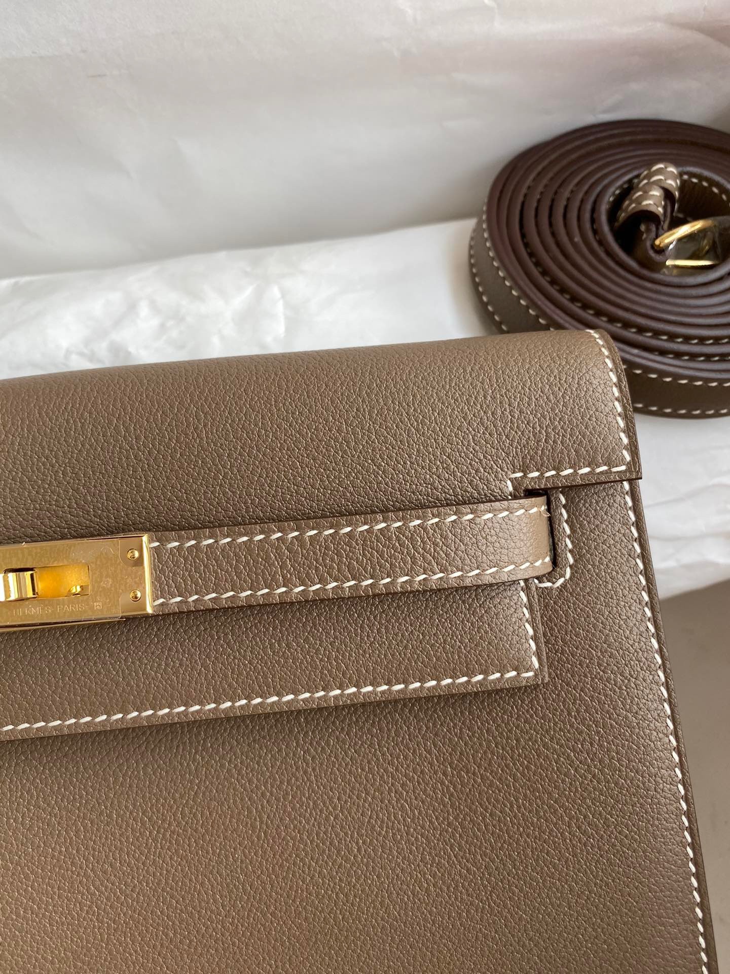 H**mes kelly danse ii handmade bag in taupe evercolor calfskin