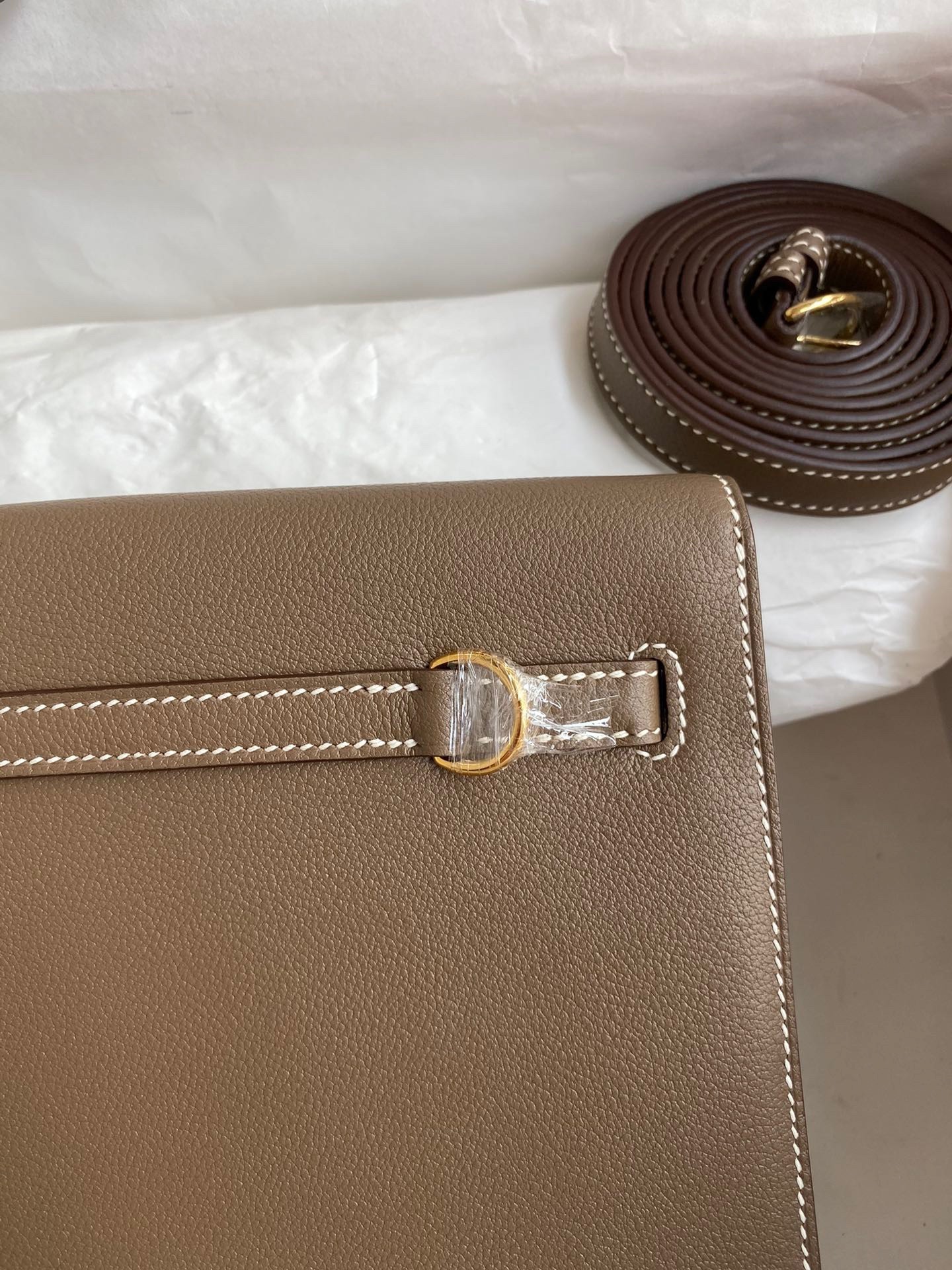 H**mes kelly danse ii handmade bag in taupe evercolor calfskin