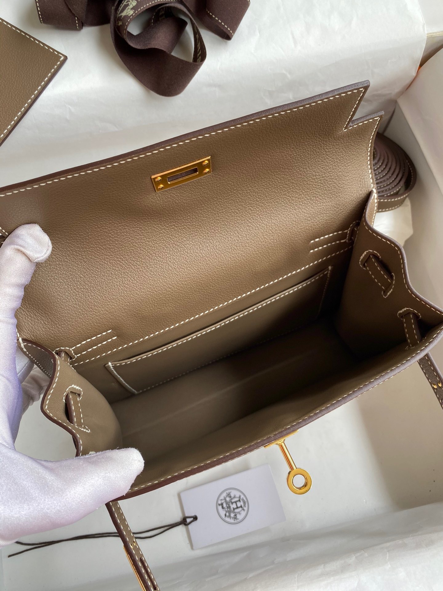H**mes kelly danse ii handmade bag in taupe evercolor calfskin