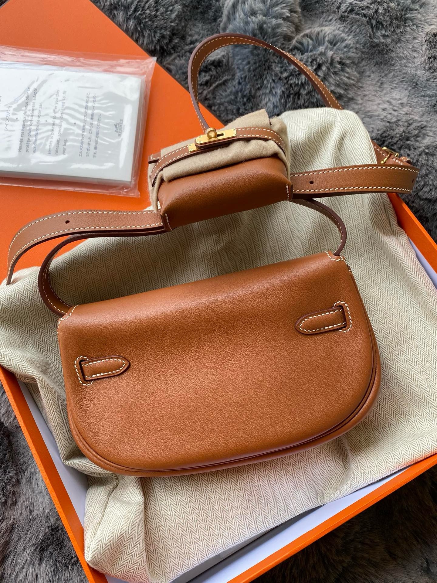 H**me5 kelly moove handmade bag in gold swift calfskin