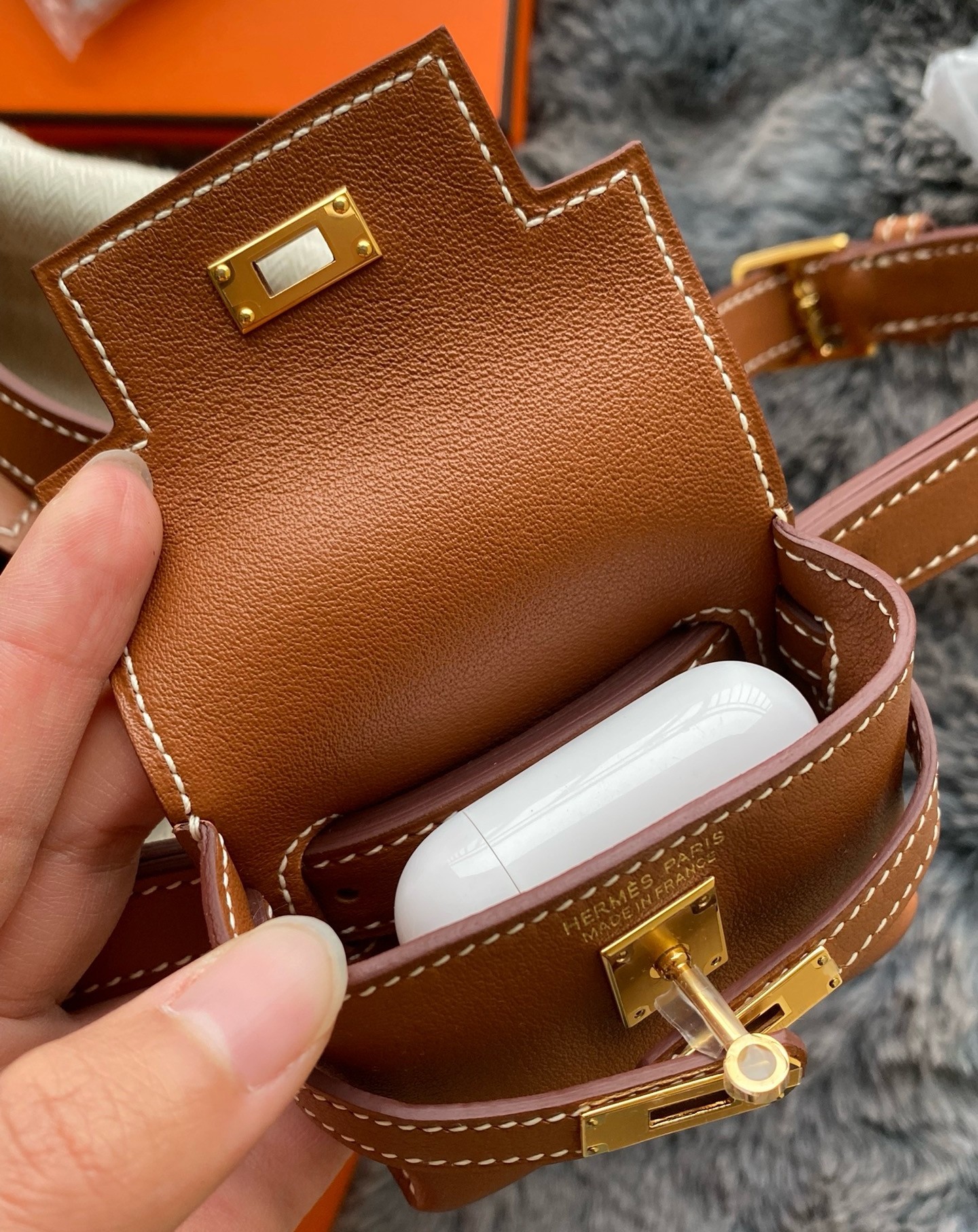 H**me5 kelly moove handmade bag in gold swift calfskin