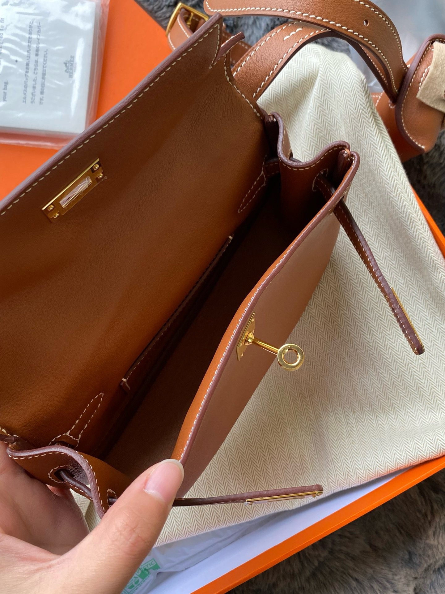H**me5 kelly moove handmade bag in gold swift calfskin
