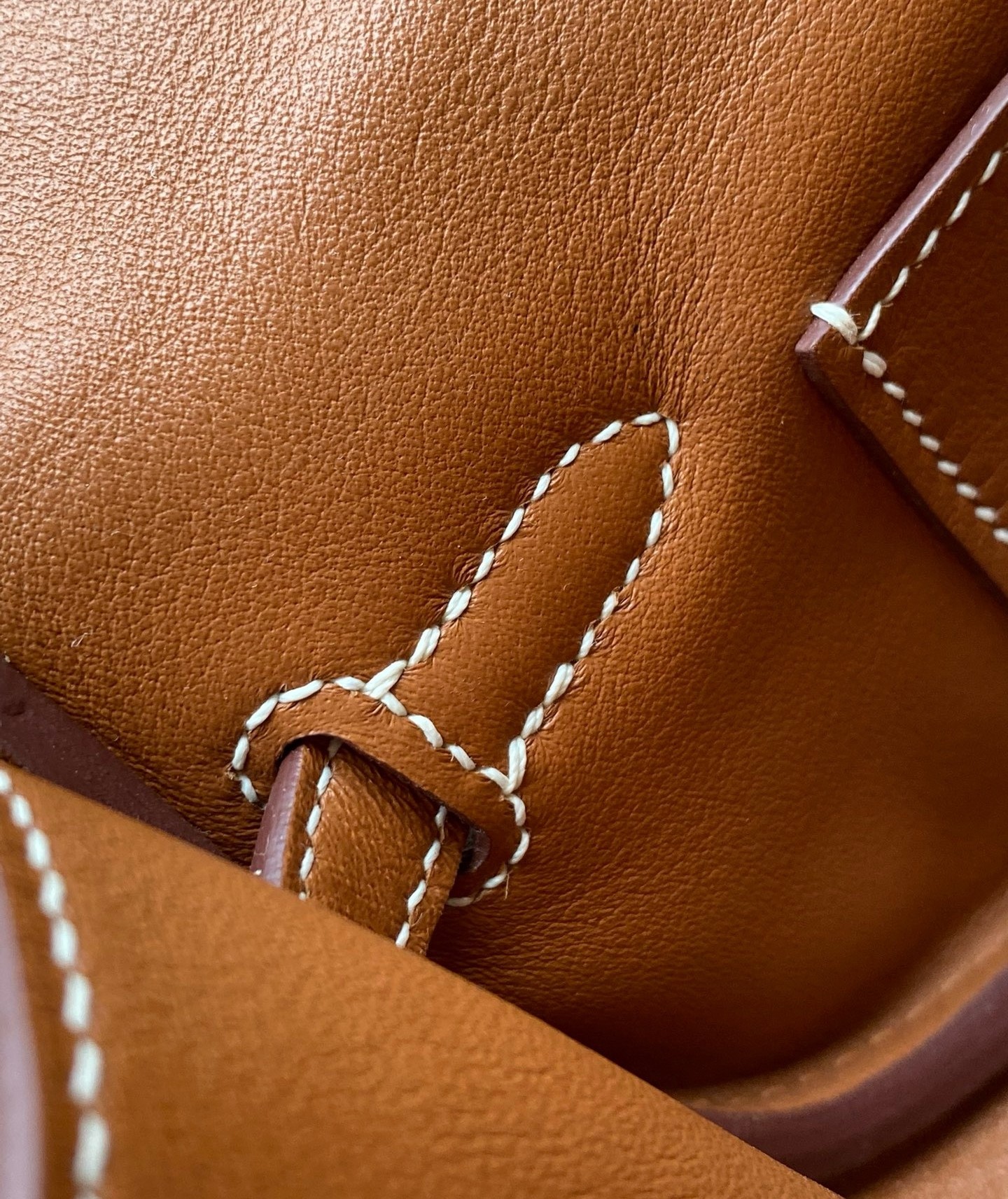 H**me5 kelly moove handmade bag in gold swift calfskin