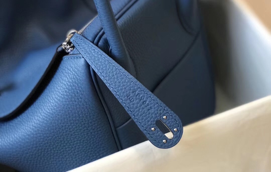H**mes lindy 26cm bag in blue agate clemence with phw