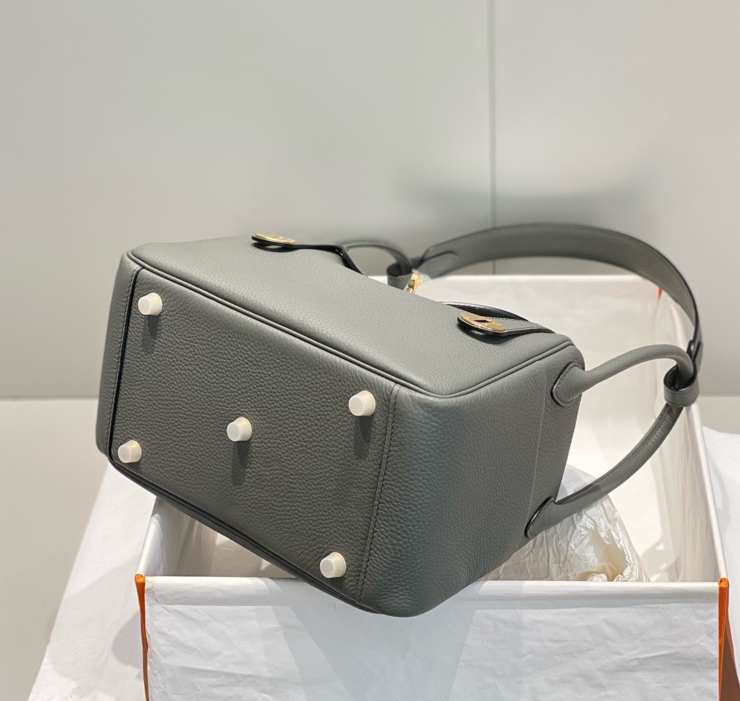 H**mes lindy 26cm bag in gris meyer clemence leather ghw