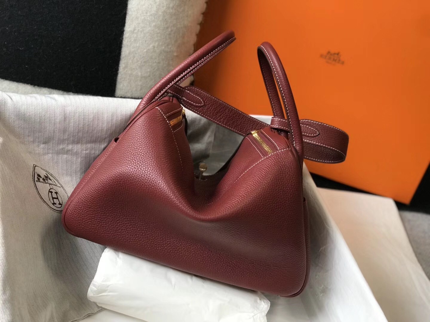 H**mes bordeaux clemence lindy 30cm bag with ghw