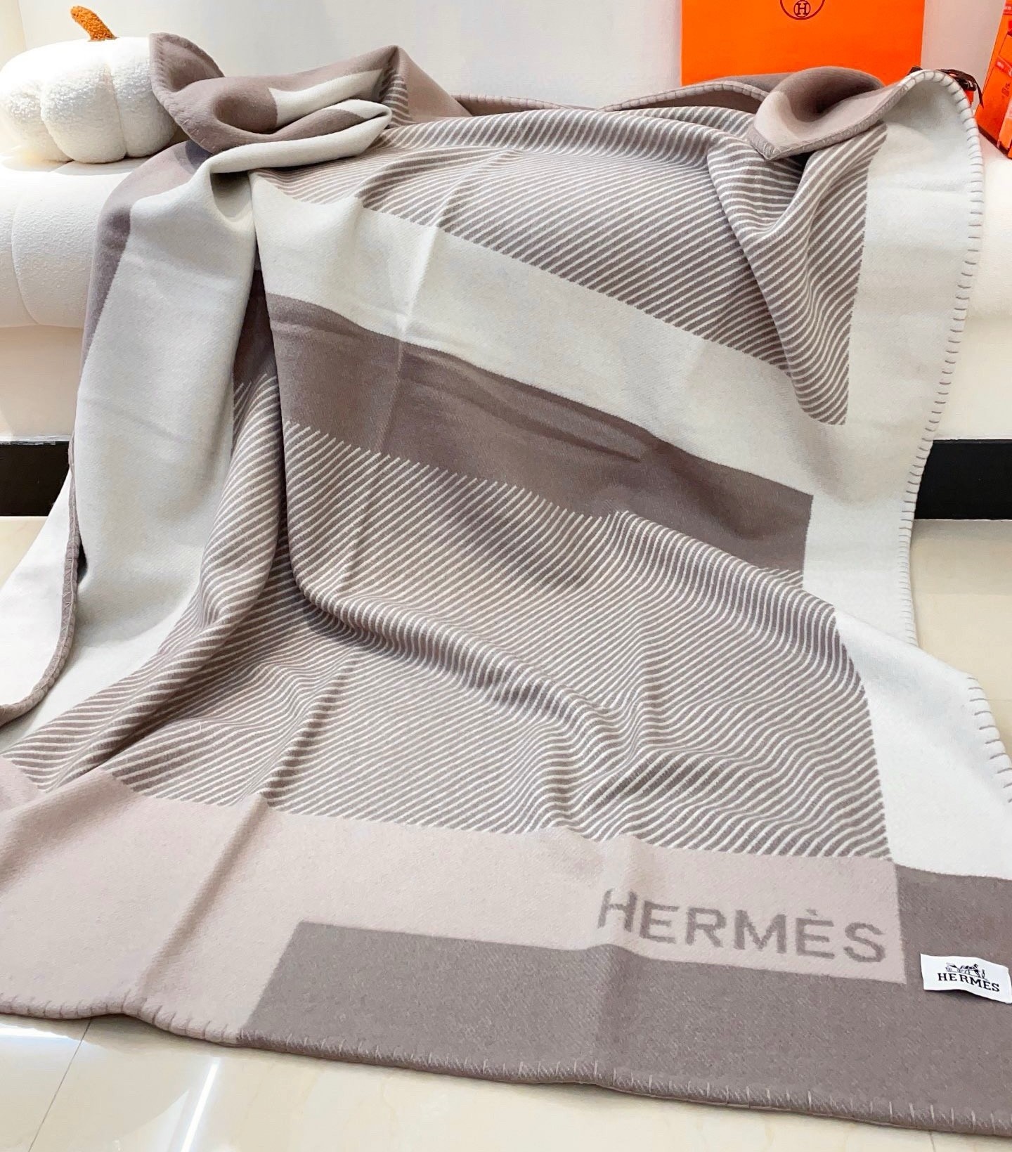 H**mes h riviera blanket in beige wool and cashmere