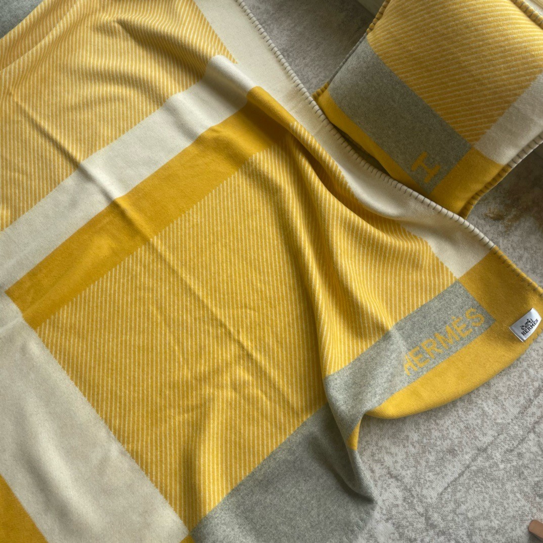 H**mes h riviera blanket in yellow wool and cashmere
