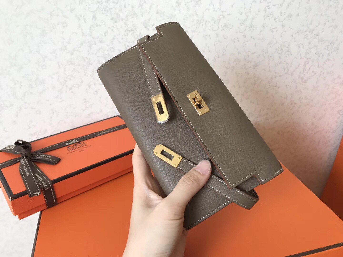H**mes kelly classic long wallet in taupe epsom leather
