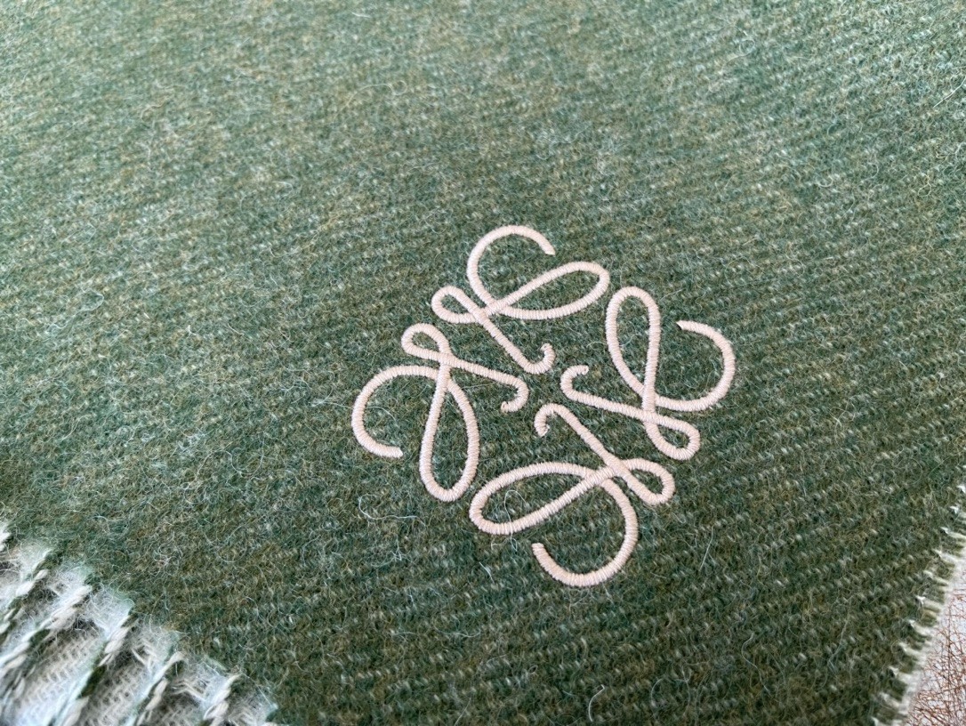 L0ew* window scarf in green/beige wool and cashmere