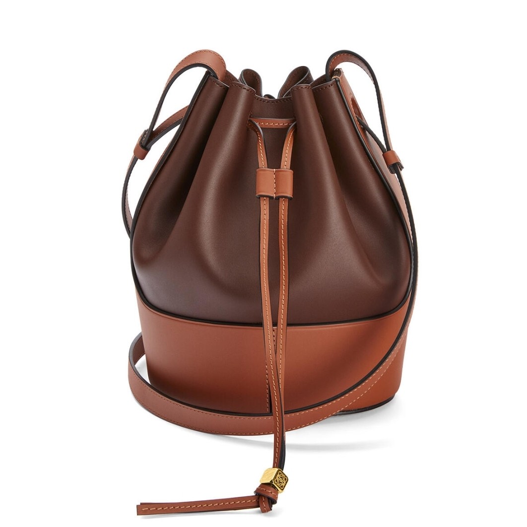 L0ew* small balloon bucket bag in hazelnut/tan calfskin