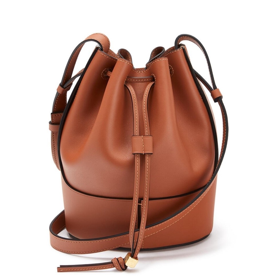 L0ew* small balloon bucket bag in camel calfskin