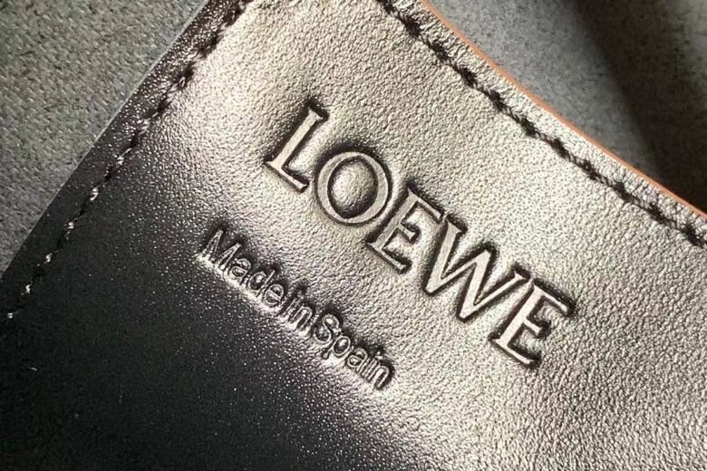 L0ew* small balloon bucket bag in black calfskin