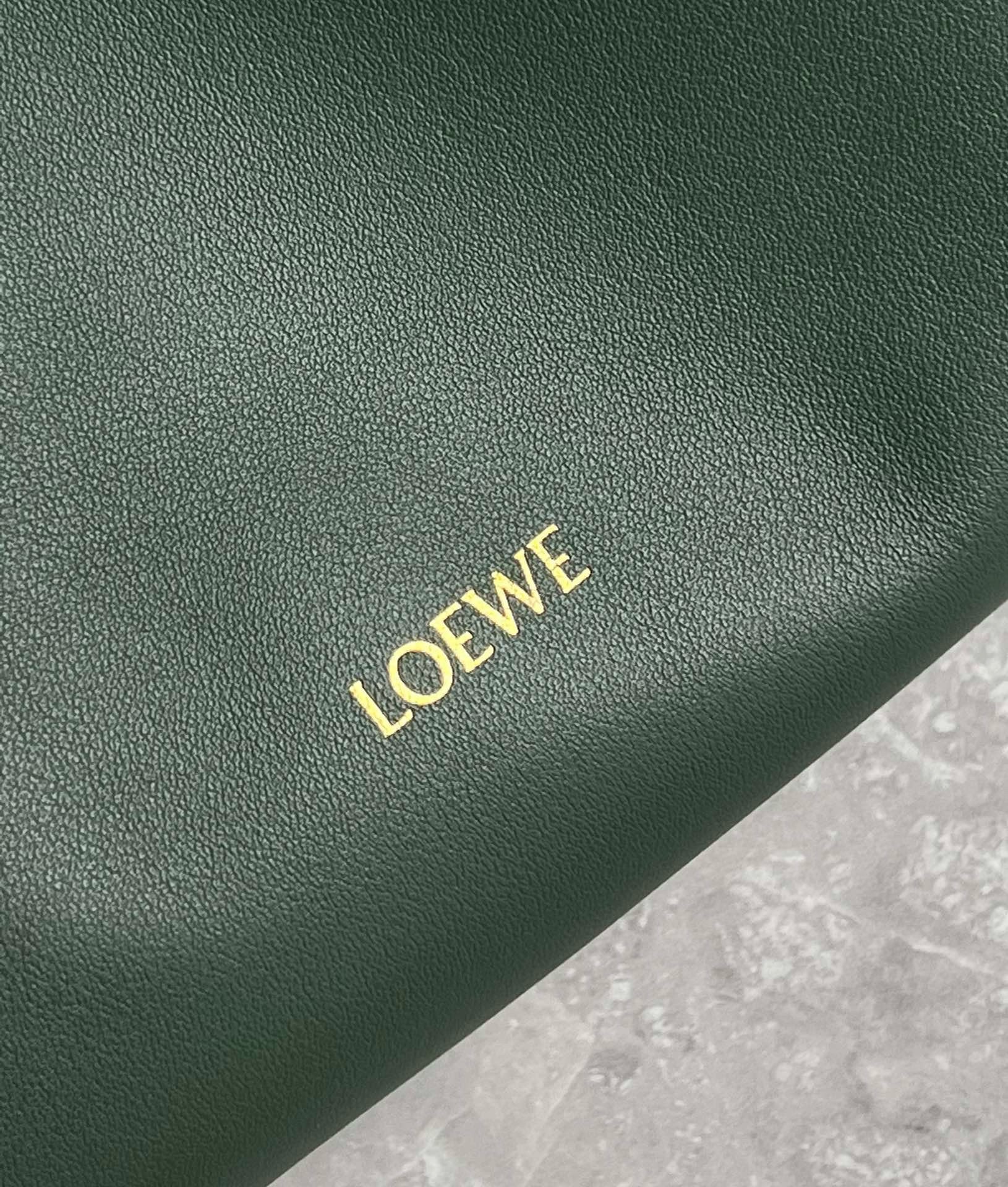 L0ew* flamenco clutch bag in bottle green nappa calfskin
