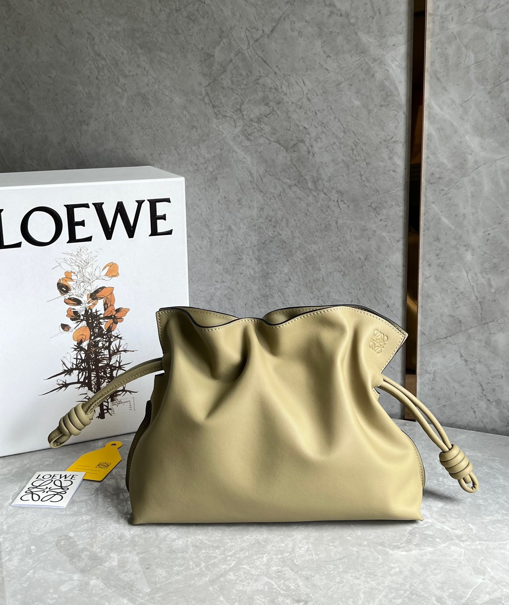 L0ew* flamenco clutch bag in clay green calfskin