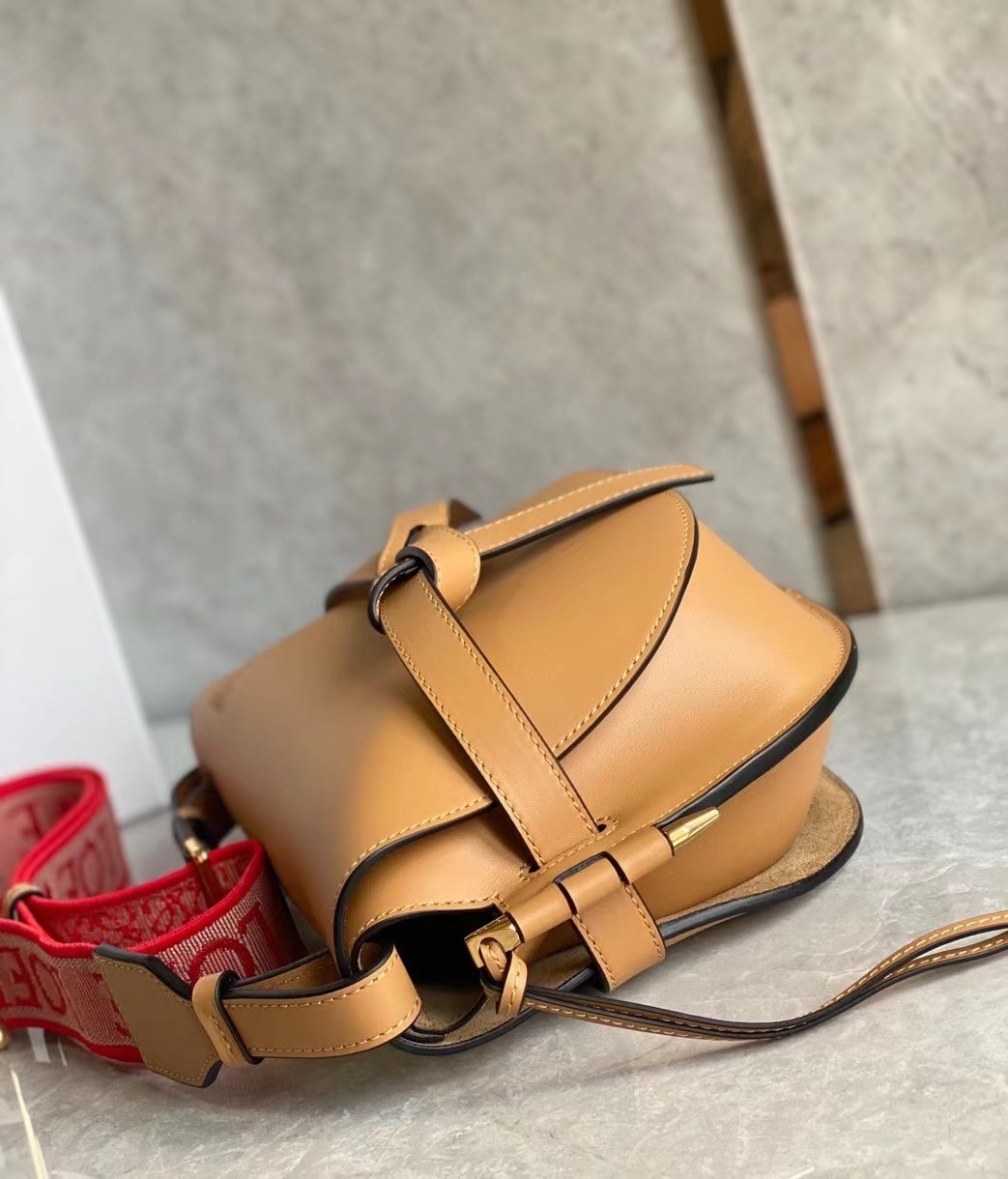 L0ew* small gate bag in brown calfskin and jacquard