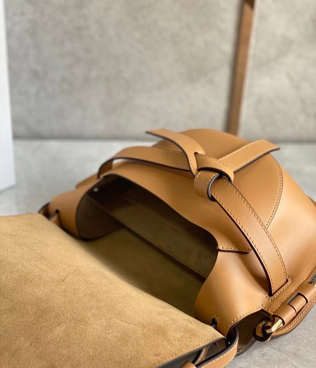 L0ew* small gate bag in brown calfskin and jacquard