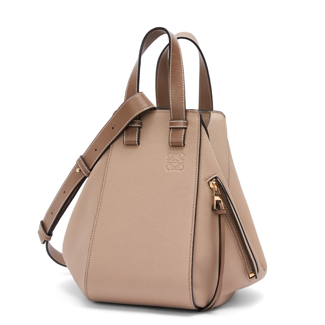 L0ew* hammock small bag in sand grained leather