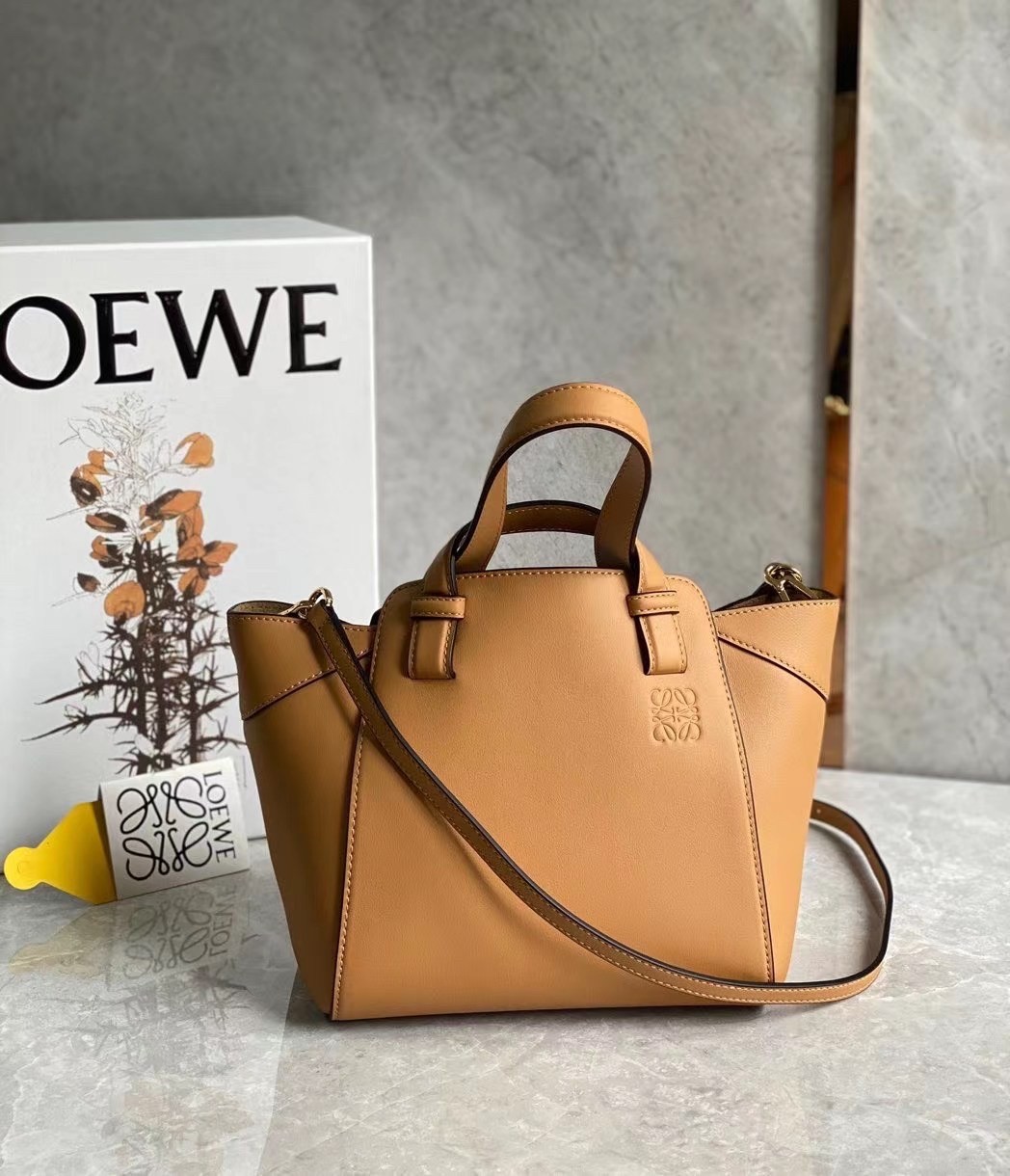 l0ew* hammock nU*get bag in brown calfskin