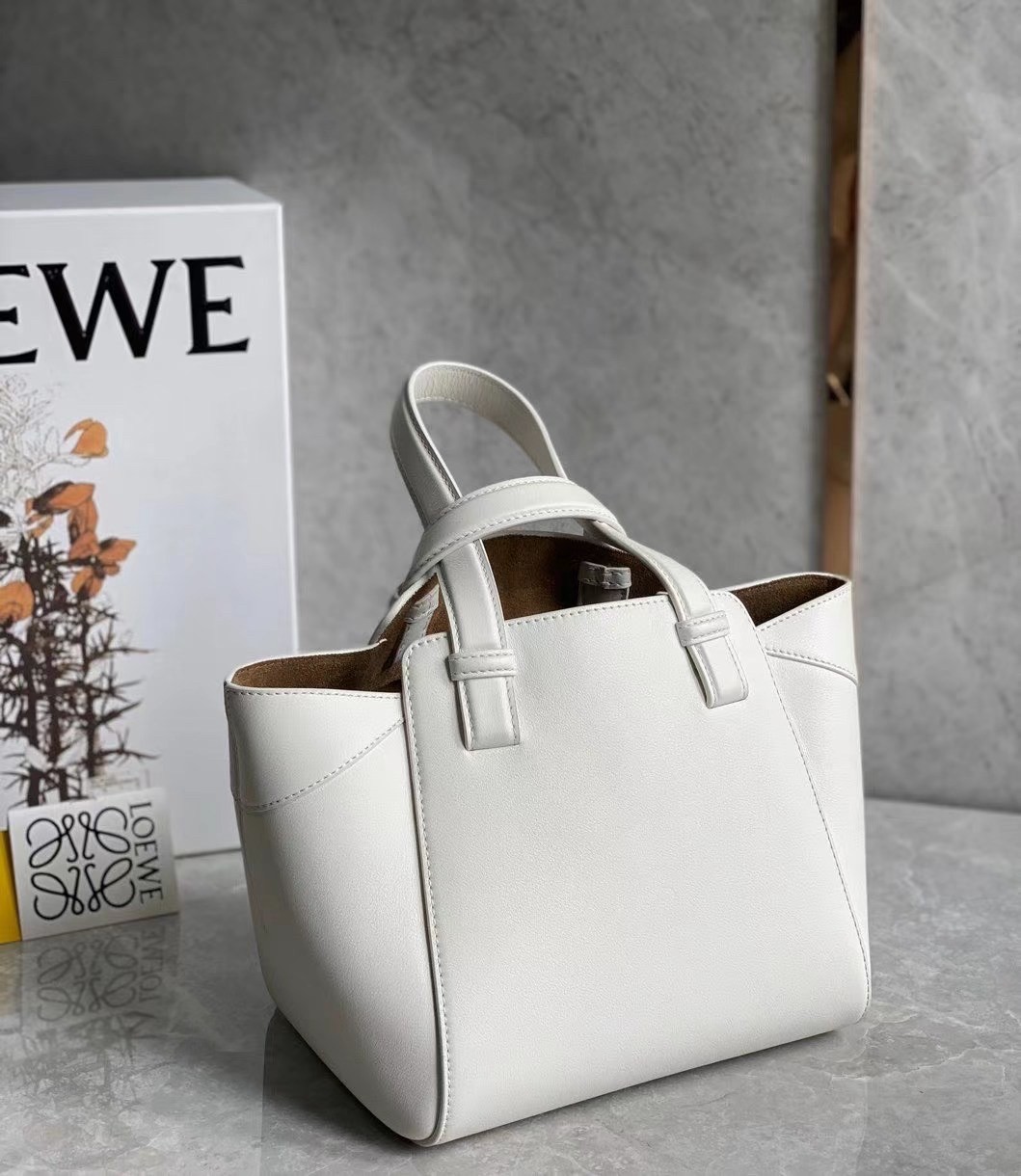 l0ew* hammock nU*get bag in white calfskin