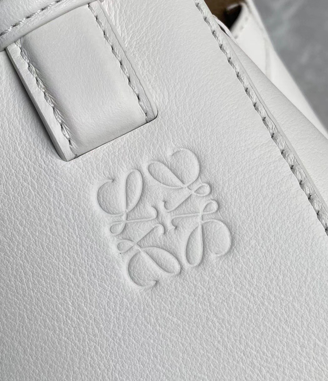 l0ew* hammock nU*get bag in white calfskin