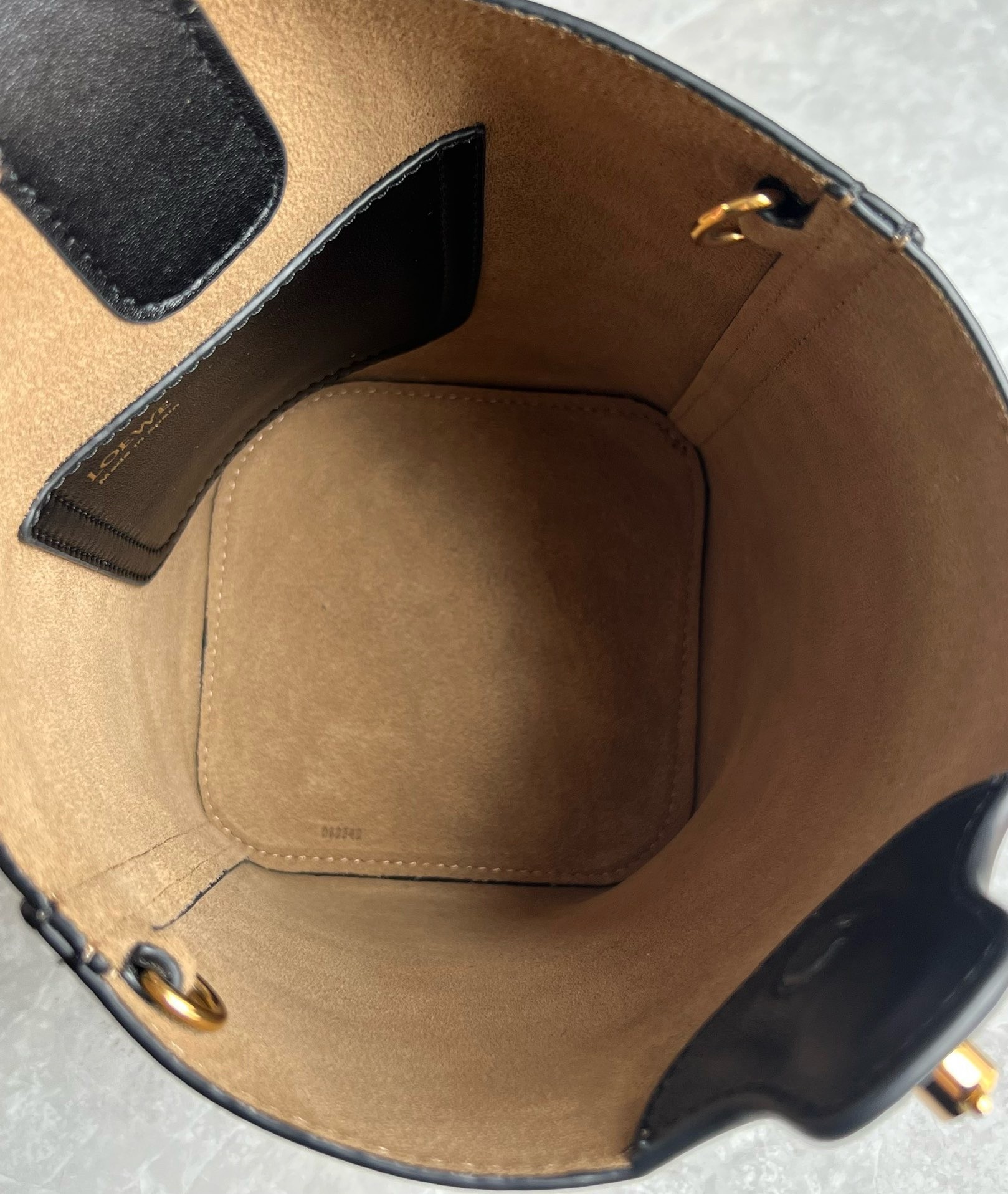 L0ew* mini pebble bucket bag in black calfskin
