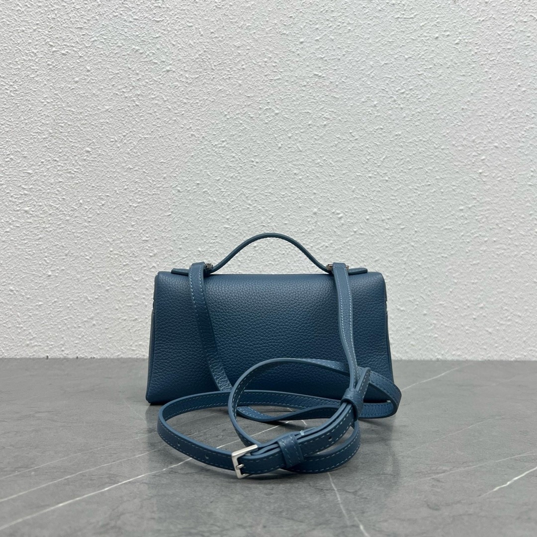 L**o p*ana extra pocket pouch l19 in blue grained leather