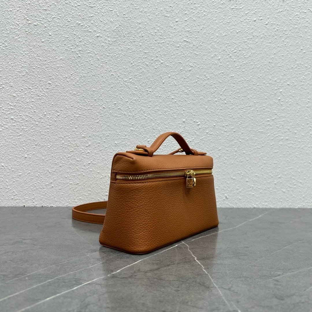 L**o p*ana extra pocket pouch l19 in brown grained leather