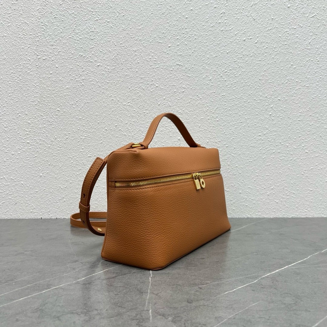 L**o p*ana extra pocket pouch l27 in brown grained leather