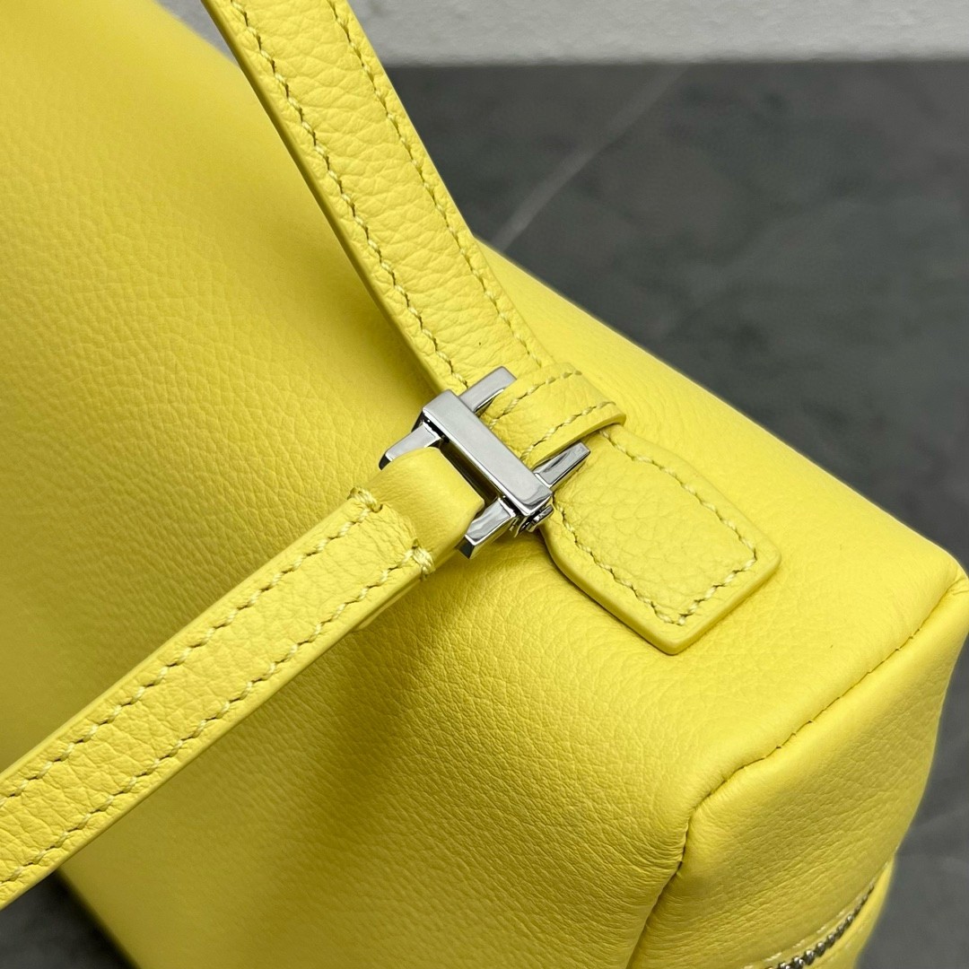 L**o p*ana extra pocket pouch l27 in yellow grained leather