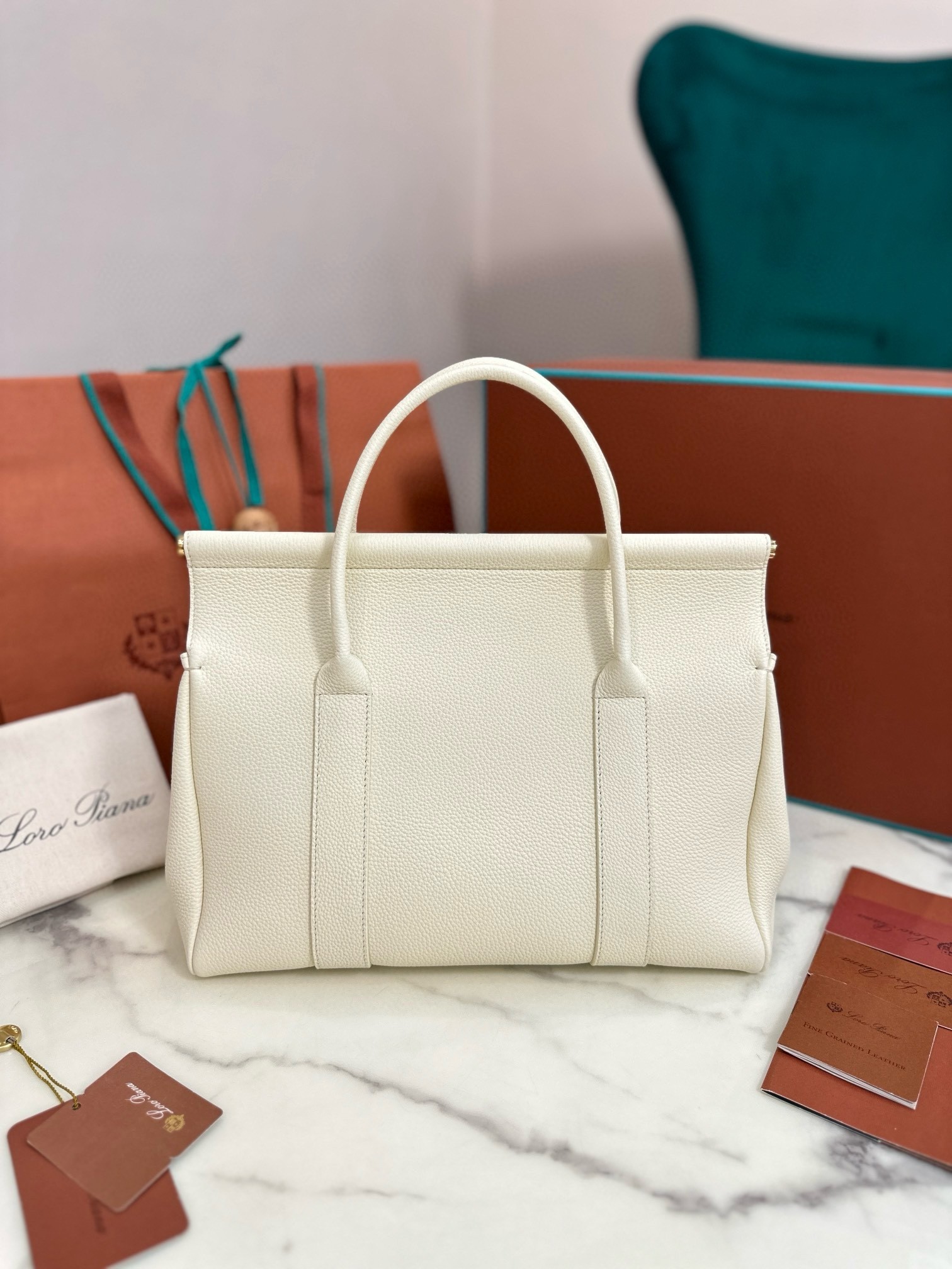 L**o p*ana loom l32 bag in white grained leather