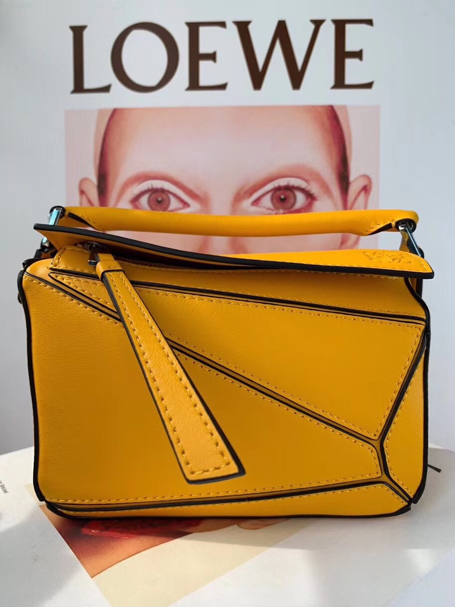 L0ew* puzzle mini bag in avocado green calfskin