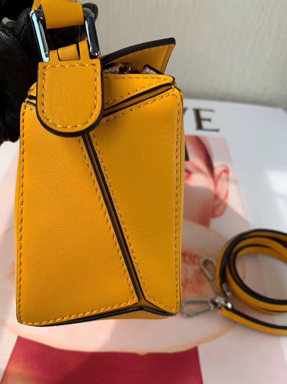 L0ew* puzzle mini bag in avocado green calfskin
