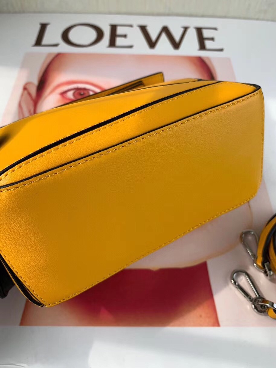L0ew* puzzle mini bag in avocado green calfskin