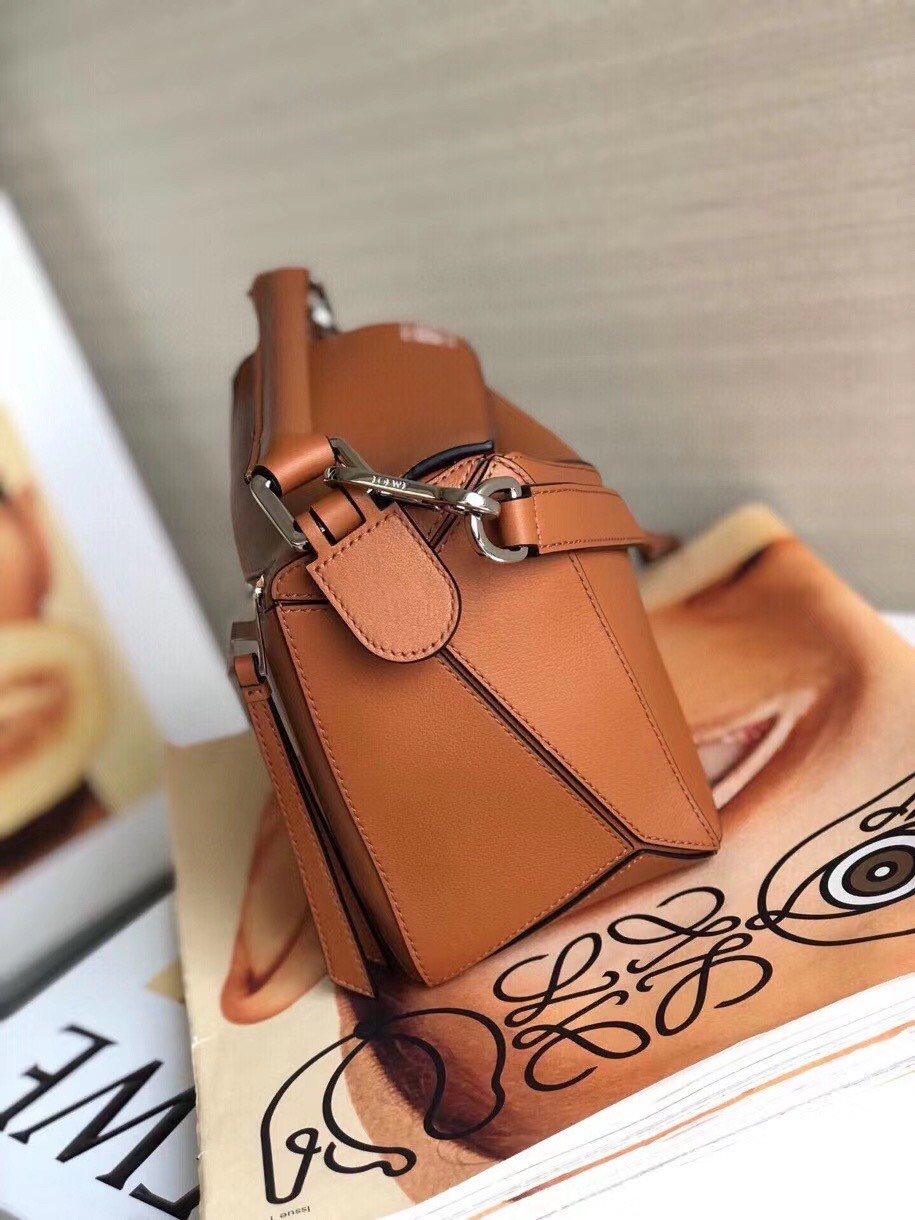 L0ew* small puzzle bag in brown calfskin leather