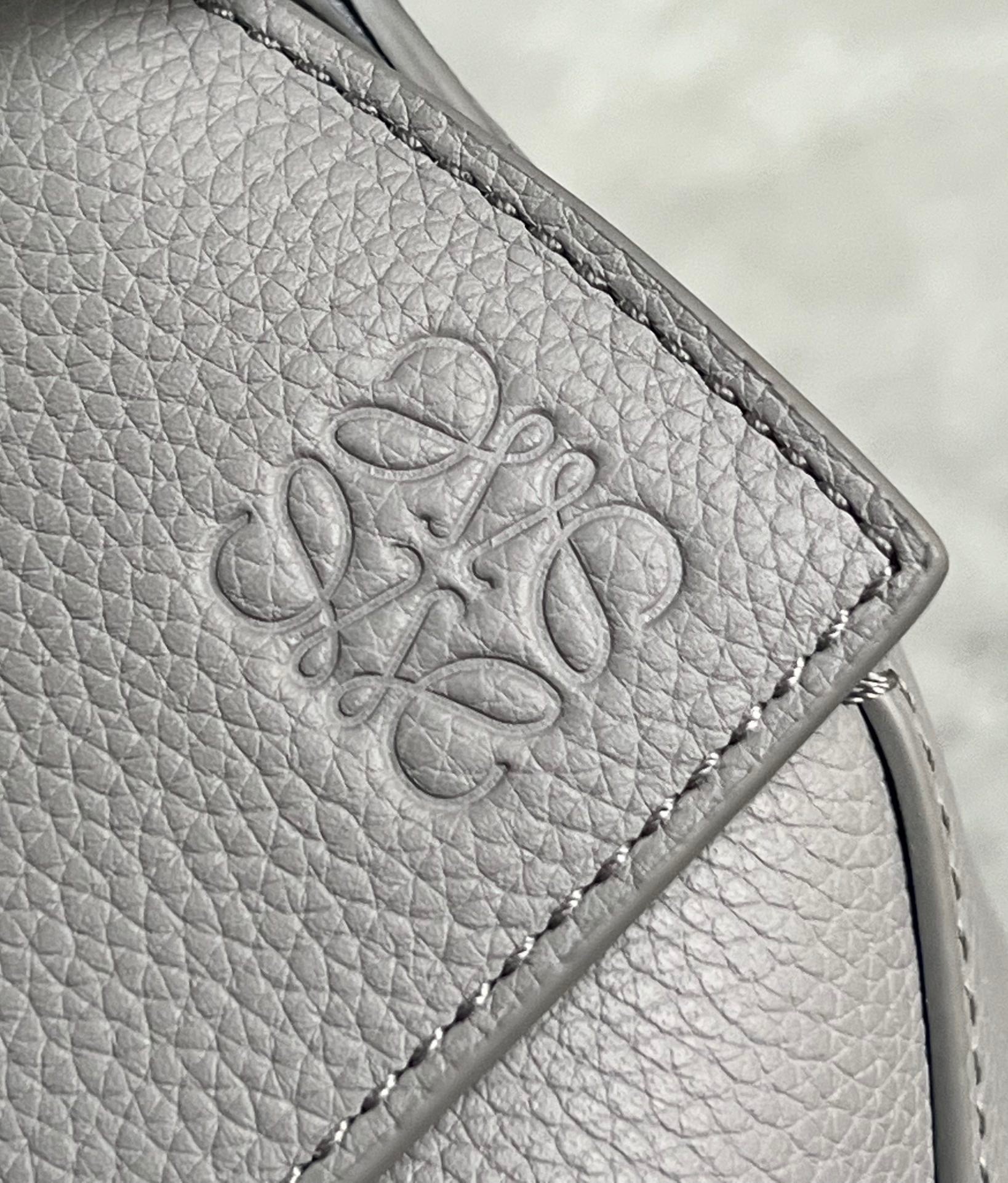 L0ew* puzzle small bag in pearl grey grained leather